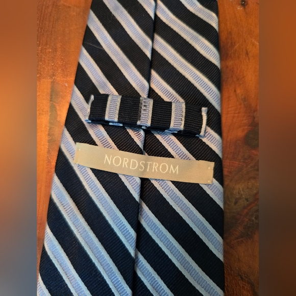 Nordstrom 100% Silk Tie Navy/ Light Blue Diagonal Stripe - Long - Picture 7 of 12